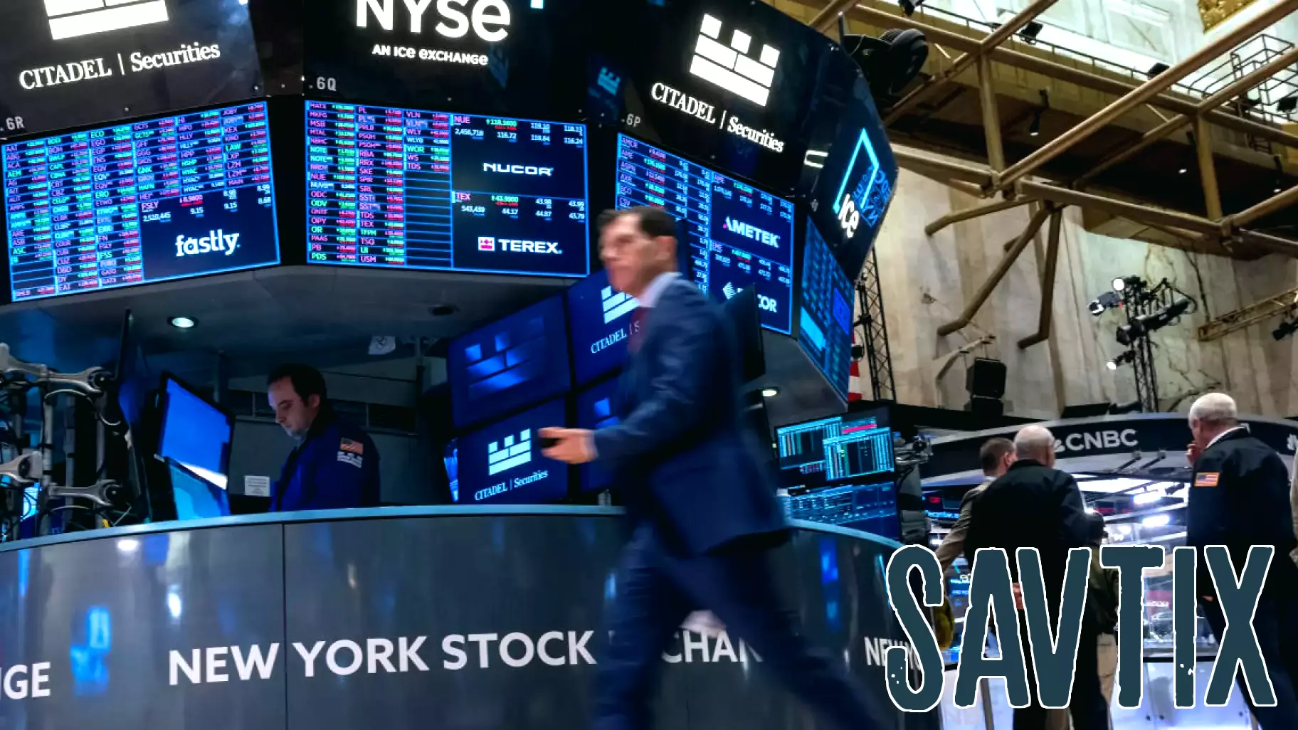 Wall Street Experiences Mixed Results as Major Indices Diverge